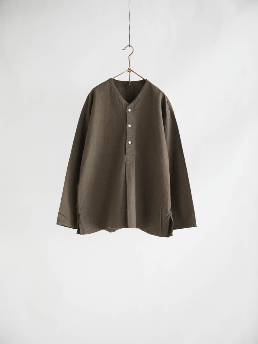 ARTE POVERA アルテポーヴェラ リネンコットンVネックノーカラーシャツ（モカ） メイン画像