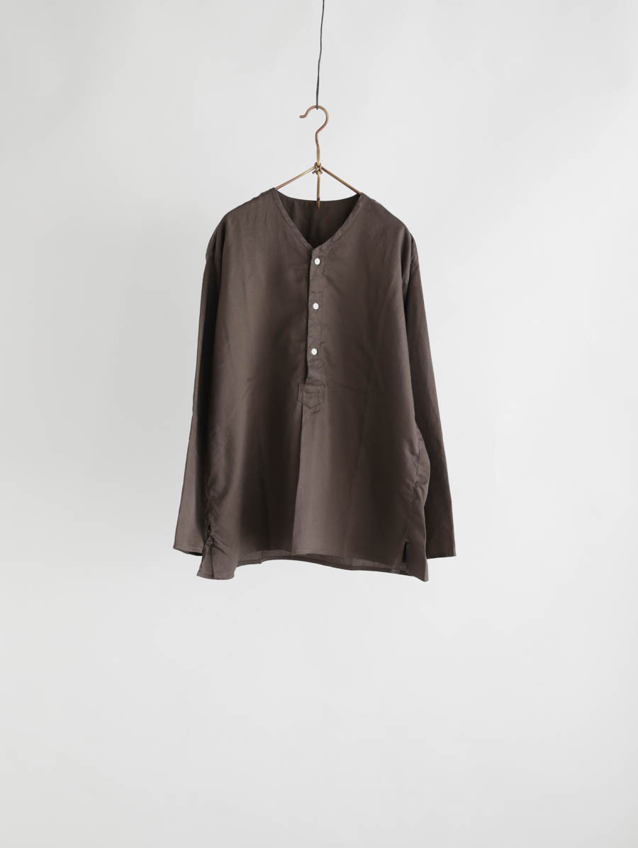 ARTE POVERA アルテポーヴェラ コットンカルゼ洗いざらしVネックシャツ（ブラウン） メイン画像