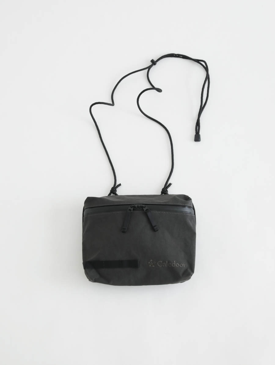 Caledoor カレドアー ランブリングサコッシュ(グレー) メイン画像