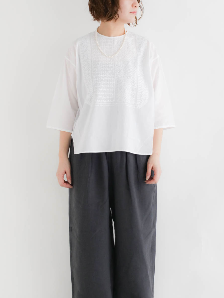 maison de soil メゾンドソイル オーガニックキャンブリックEMBハーフスリーブシャツ（ホワイト） メイン画像