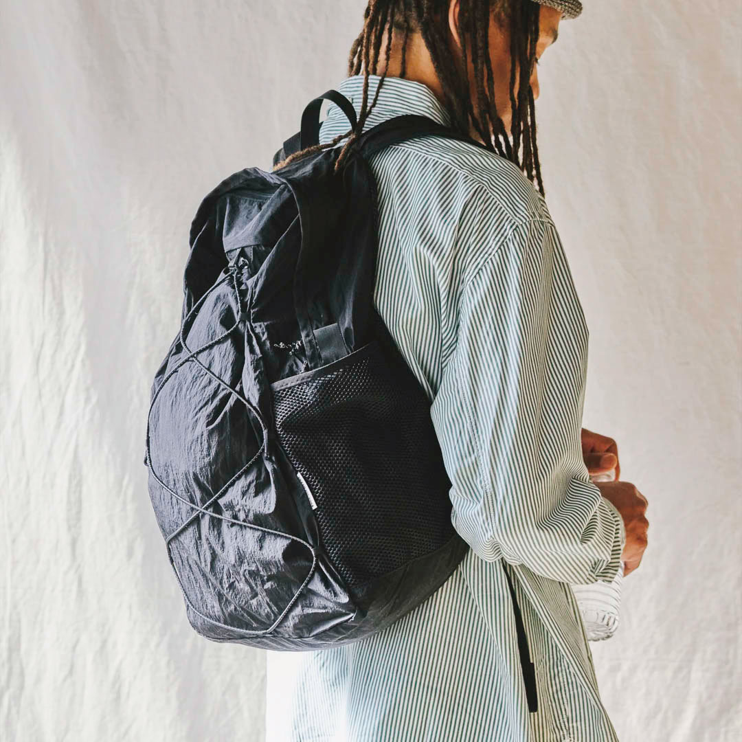 天気も暑さも気にせず持てる、夏のナイロンバッグ