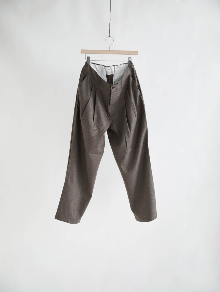 STILL BY HAND スティルバイハンド ウールスラックス（モカ） メイン画像