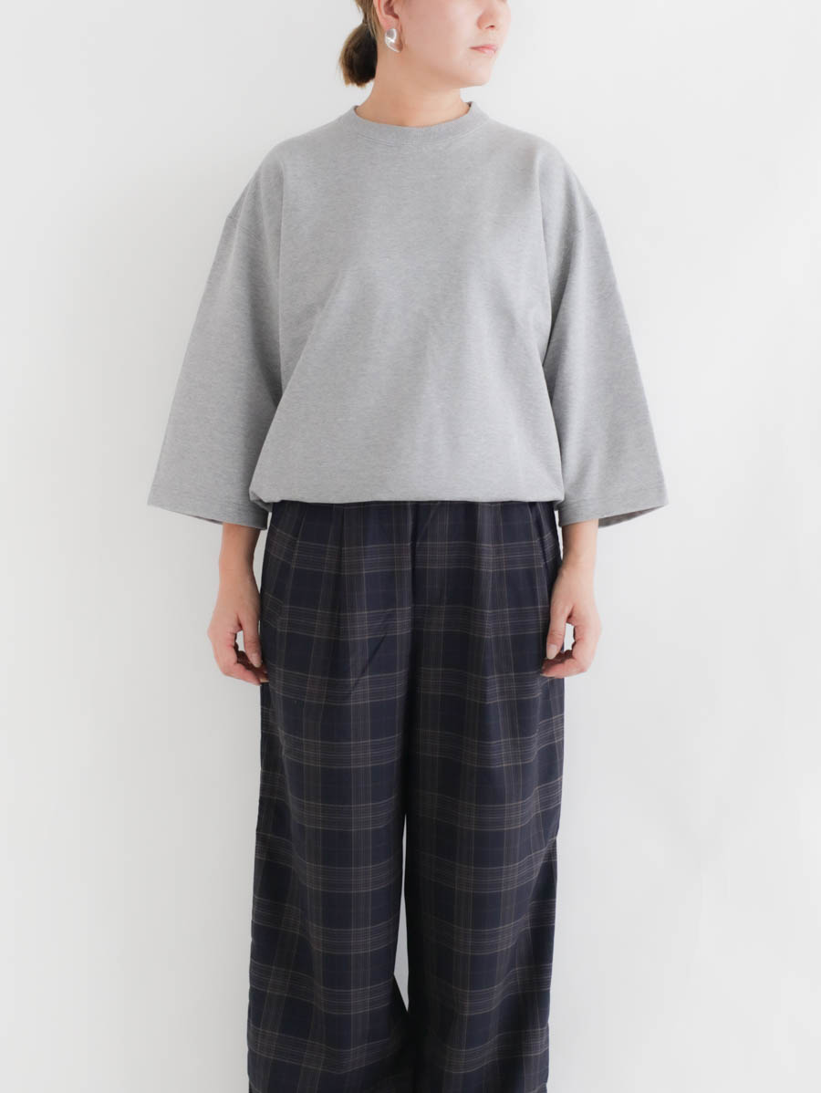 TRAVAIL MANUEL トラヴァイユマニュアル ハイゲージ裏毛ヘムコードプルオーバー(グレー) メイン画像